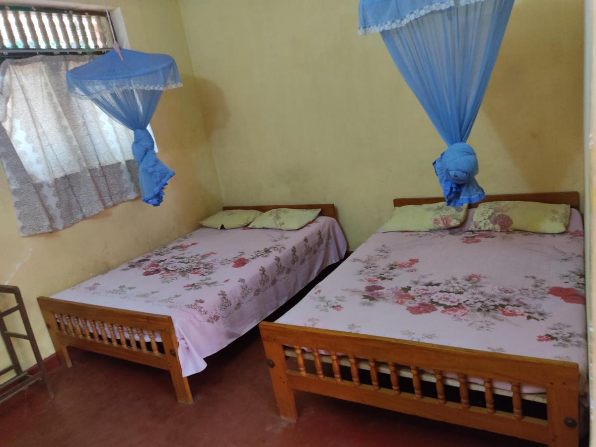 Isuruma Rest Kataragama Rom bilde
