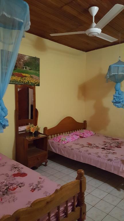 Isuruma Rest Kataragama Rom bilde