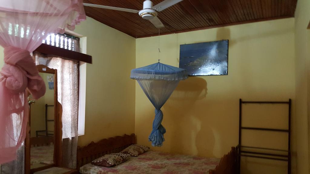 Isuruma Rest Kataragama Rom bilde