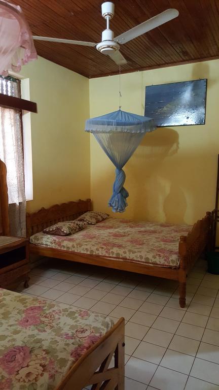 Isuruma Rest Kataragama Rom bilde